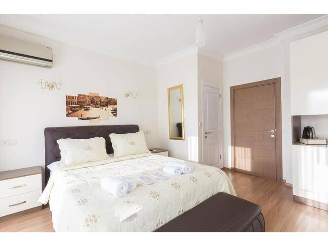 Zendy Suite Hotel