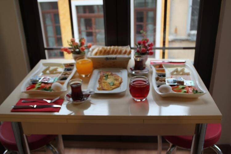 Zendy Suite Hotel