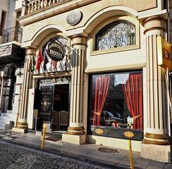$item['hotel']['name']