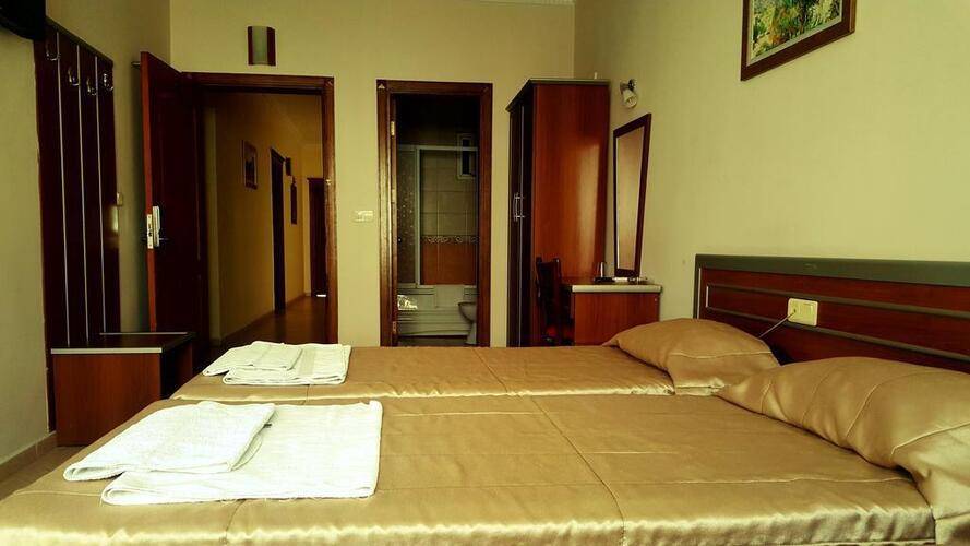 Lemon Hotel