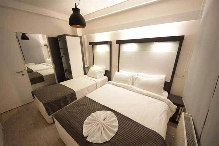 The Legend Platine Suite