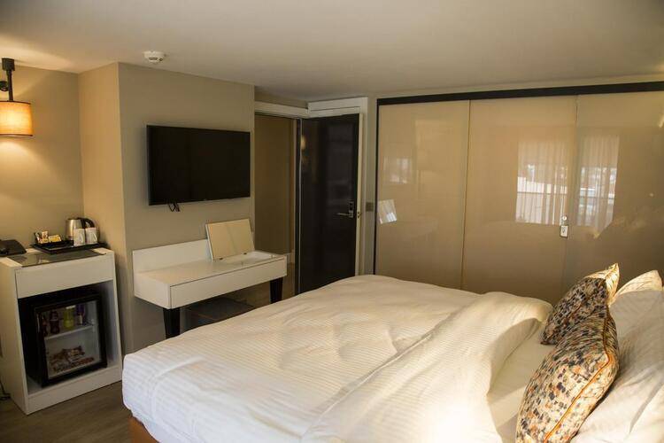 Sparkle Hotel