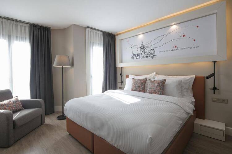 Sparkle Hotel