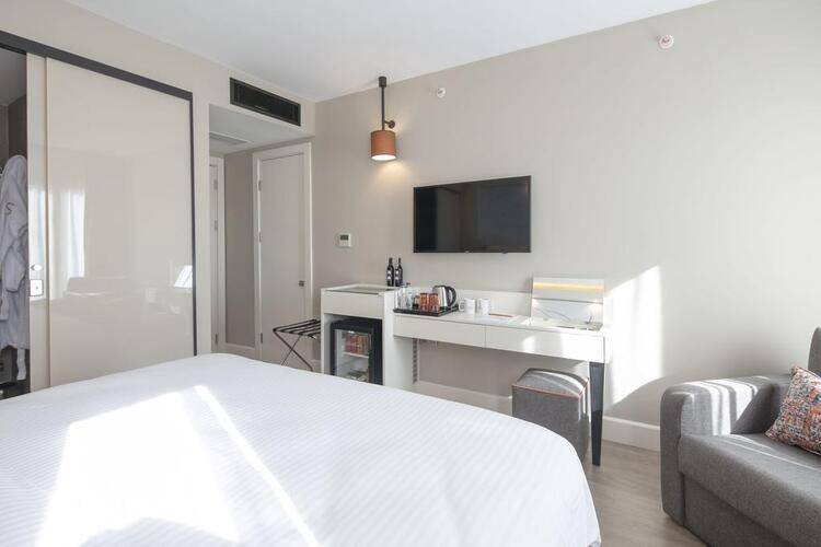 Sparkle Hotel