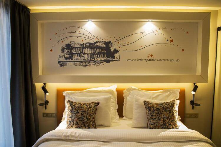 Sparkle Hotel