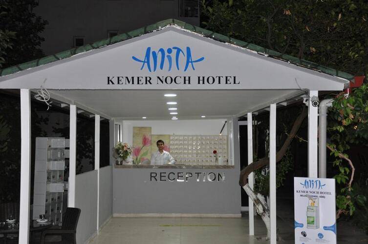 Anita Kemer Noch Hotel