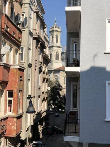 The House Of Tulpan