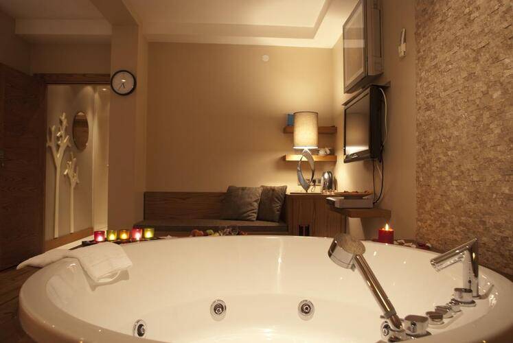 Triada Hotel