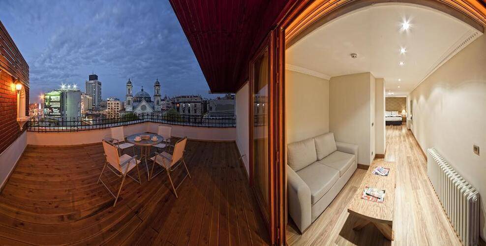 Triada Hotel