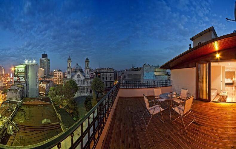Triada Hotel