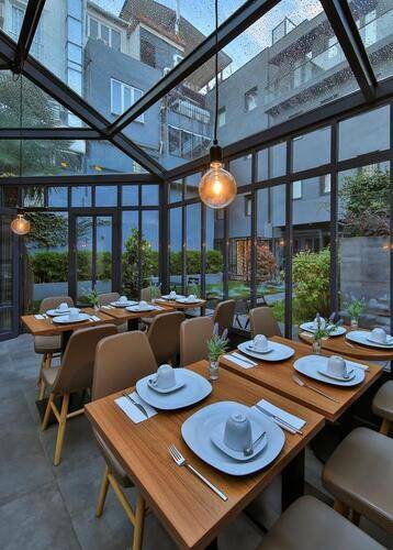 Alilass Hotel