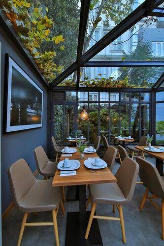 Alilass Hotel