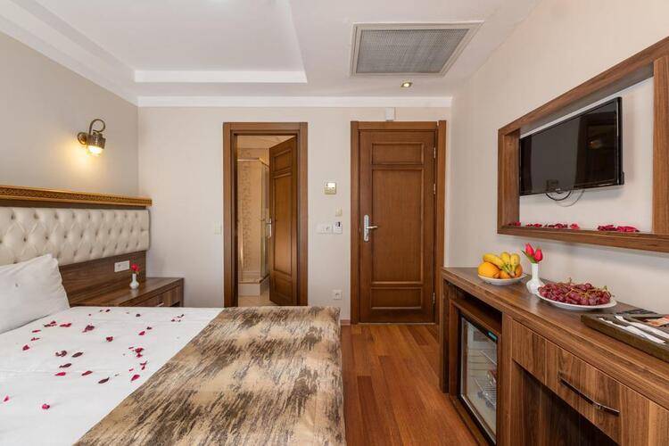 Aristocrat Hotel