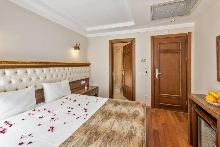 Aristocrat Hotel