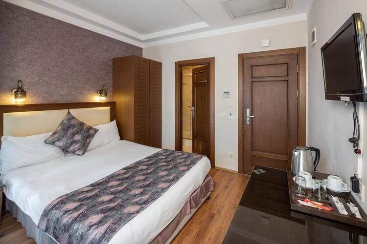 Aristocrat Hotel