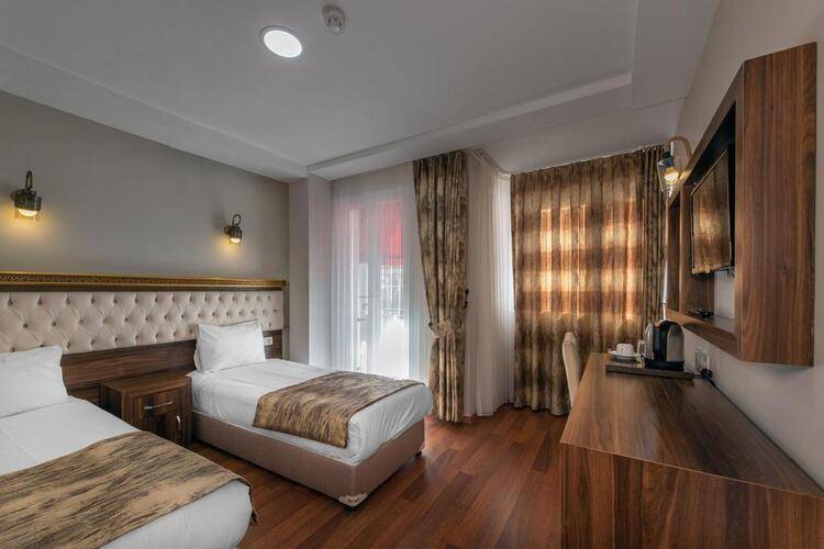 Aristocrat Hotel