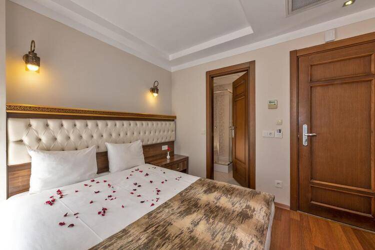 Aristocrat Hotel
