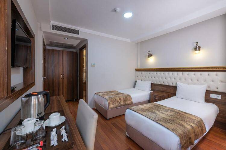 Aristocrat Hotel
