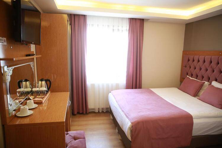 Black Pearl Hotel