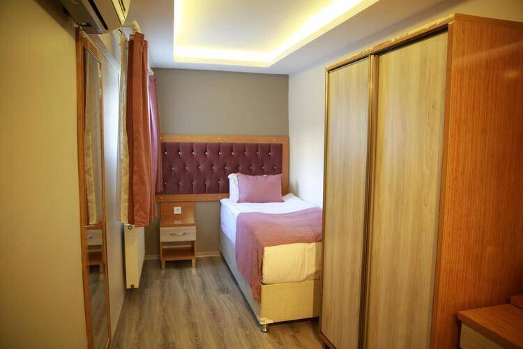 Black Pearl Hotel