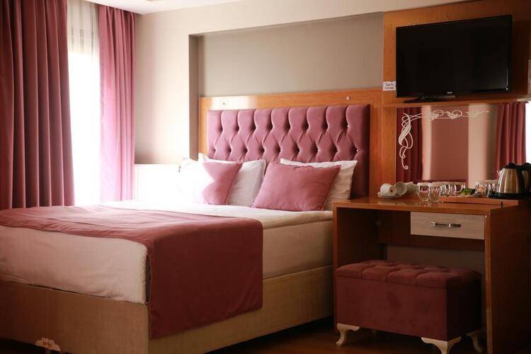 Black Pearl Hotel