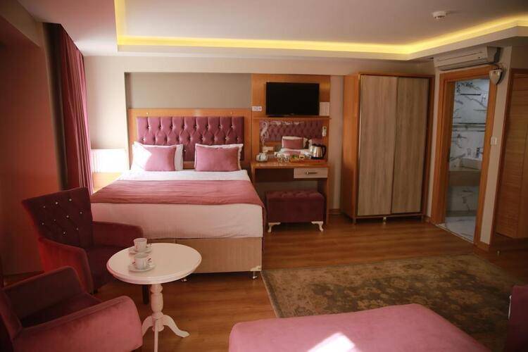 Black Pearl Hotel