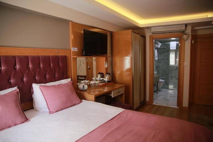 Black Pearl Hotel