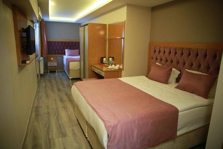 Black Pearl Hotel