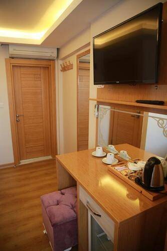 Black Pearl Hotel