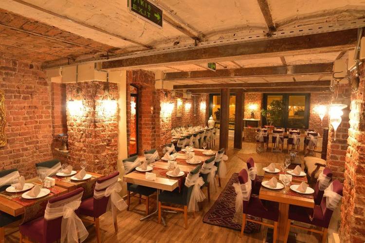 Fresia Hotel (Ex. By Murat Crown)