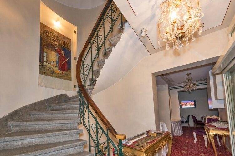 Fresia Hotel (Ex. By Murat Crown)