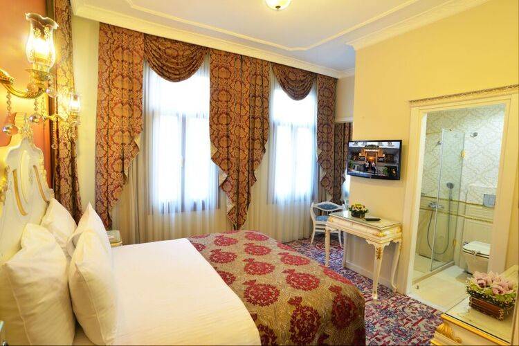 Fresia Hotel (Ex. By Murat Crown)