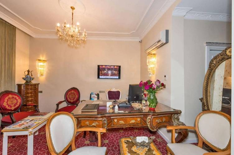 Fresia Hotel (Ex. By Murat Crown)