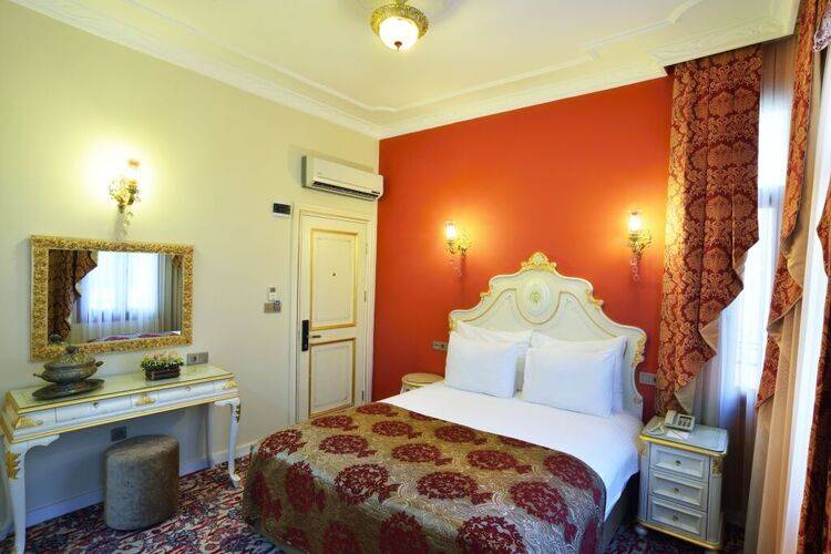 Fresia Hotel (Ex. By Murat Crown)