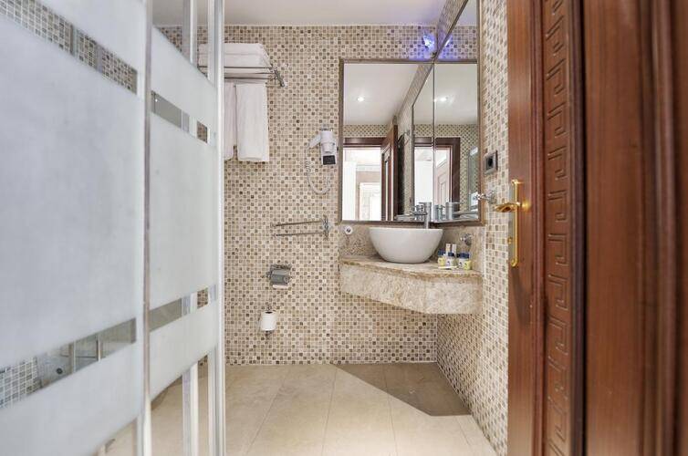 Castle Boutique Hotel