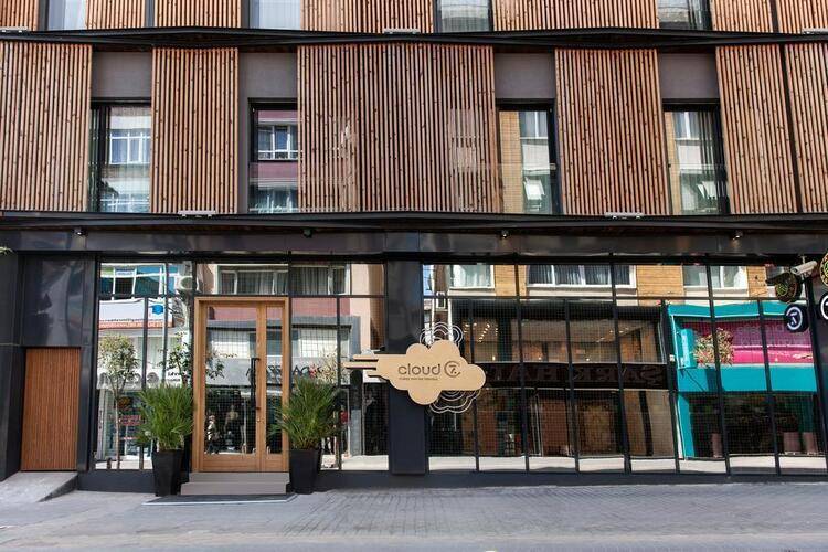 Cloud 7 Hotel