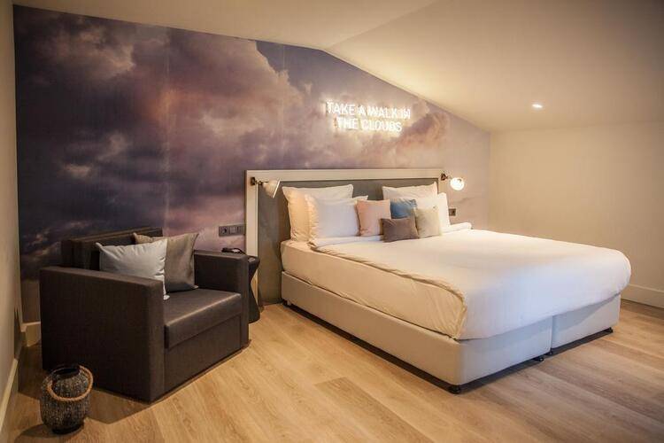 Cloud 7 Hotel