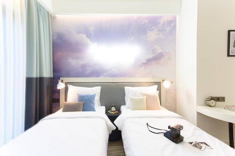 Cloud 7 Hotel