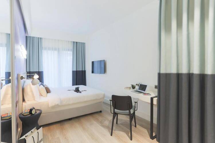 Cloud 7 Hotel