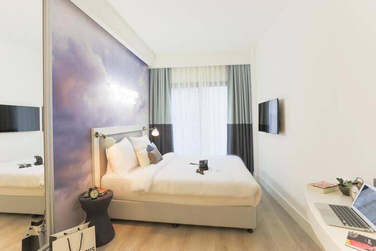 Cloud 7 Hotel