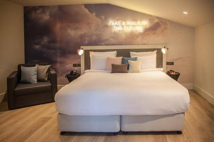 Cloud 7 Hotel