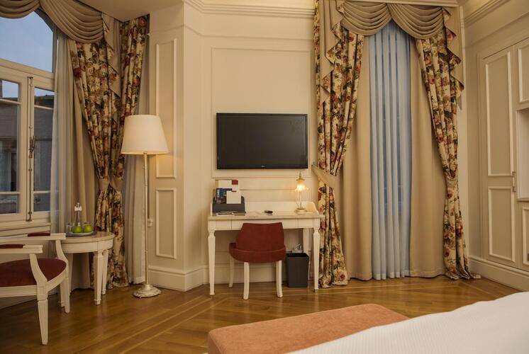 Corinne Hotel