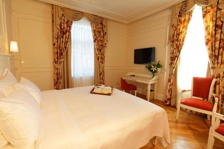 Corinne Hotel