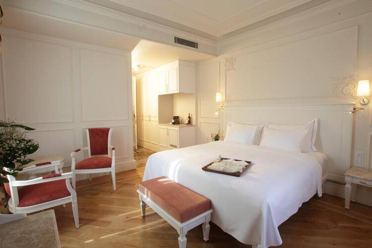 Corinne Hotel