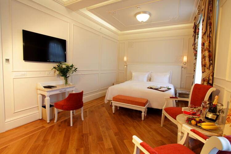 Corinne Hotel