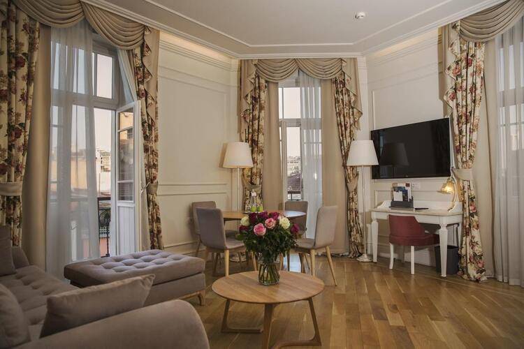 Corinne Hotel