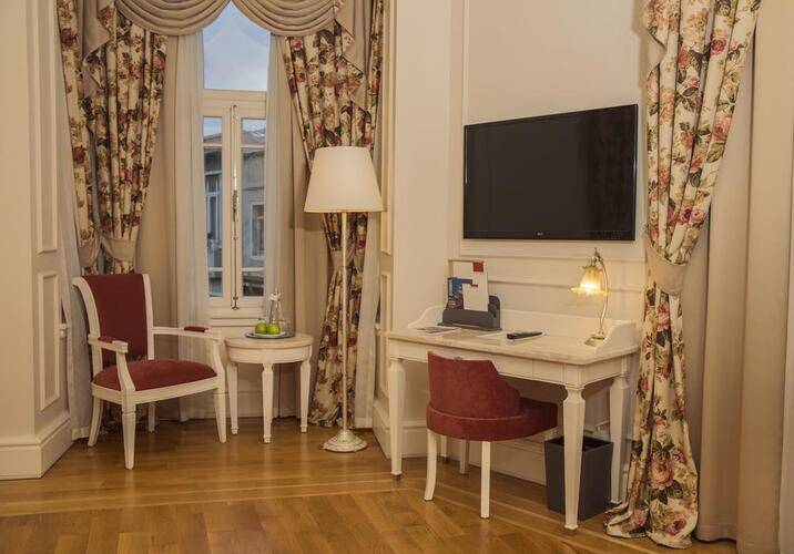 Corinne Hotel