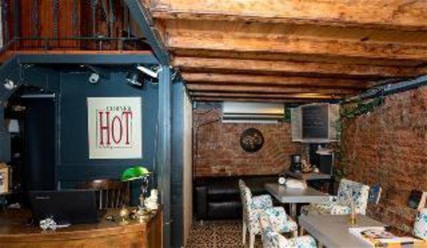 Corner Hot