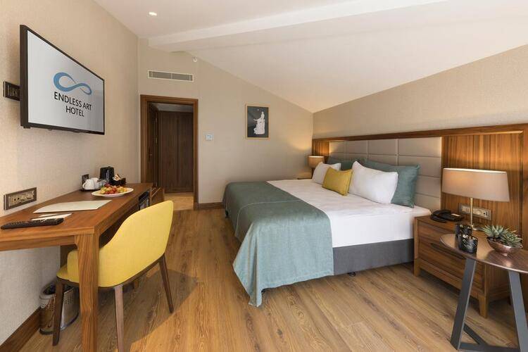 Endless Art Hotel
