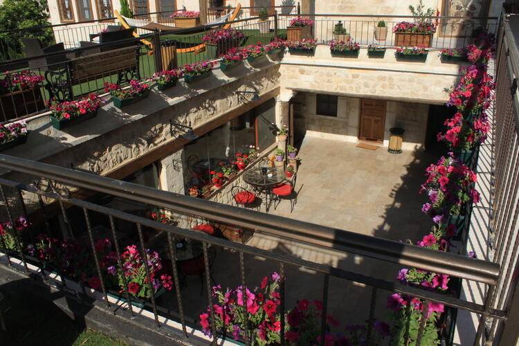Fresco Cave Suites And Mansions